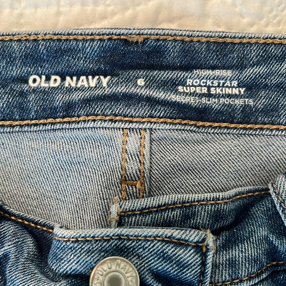 Old Navy High Rise Rockstar Super Skinny jeans size 6 regular